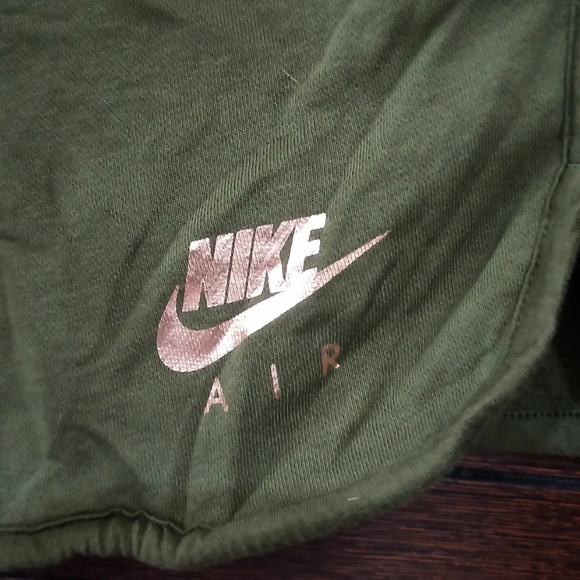 Nike - Picture 2 of 4